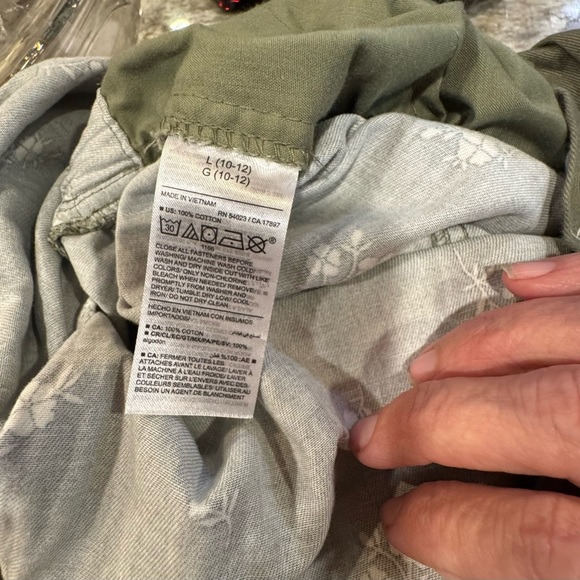 Old Navy children’s SZ L (10-12) utility romper green with white flowers - Picture 7 of 8
